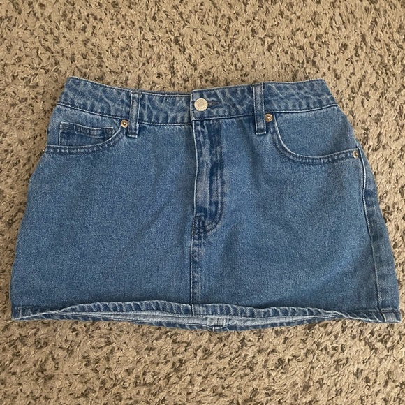 Forever 21 Dresses & Skirts - Forever 21 Classic Blue Denim Skirt